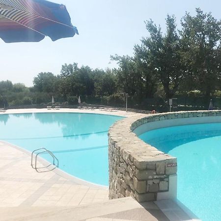The Flowers - Apartments With Private Garden In Residence With Pool Manerba del Garda Eksteriør bilde